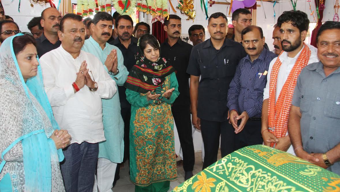 CM joins cross-border camaraderie at Baba Chamliyal’s shrine